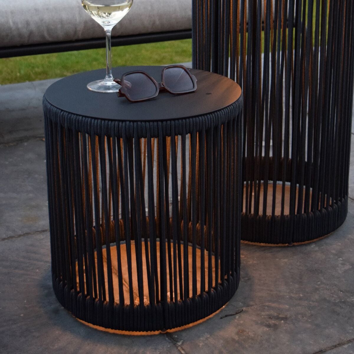 Lucide Pingi ladattava LED-lattiavalaisin sisä-ja ulkokäyttöön 36,5 cm musta